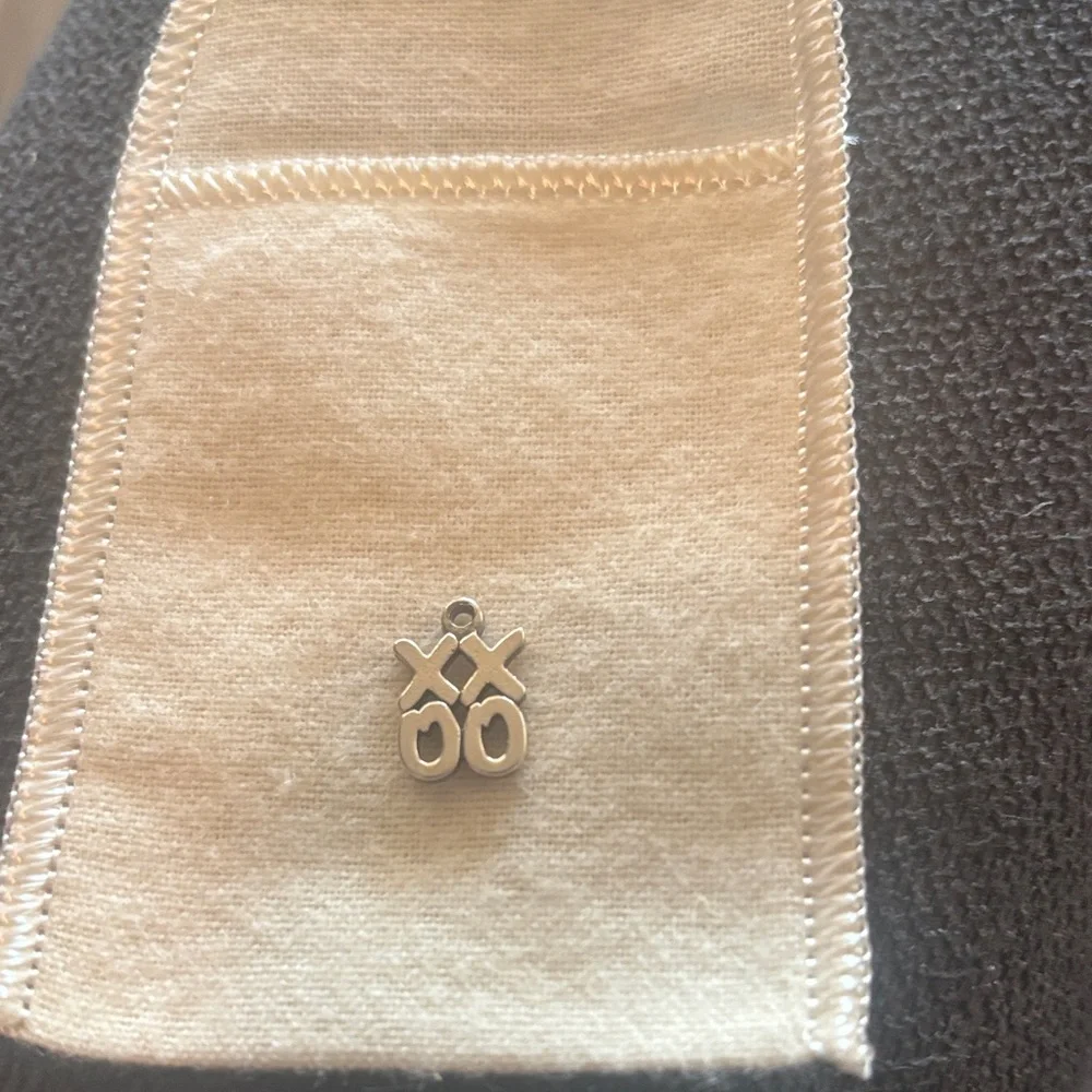 Jewelry James Avery retired XOXO sterling silver charm xoxo with box and bag - Picture 3 of 8